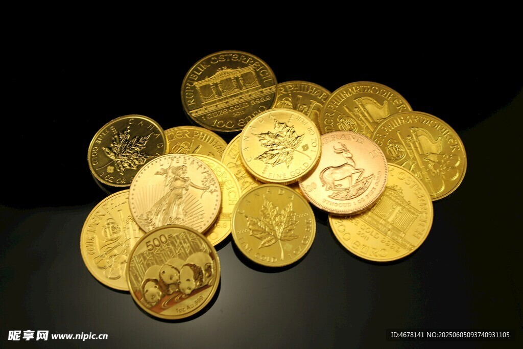 一堆古金币特写