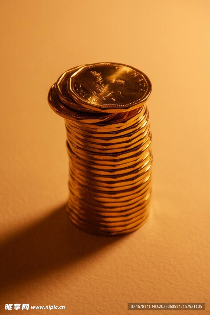 堆叠的金色硬币