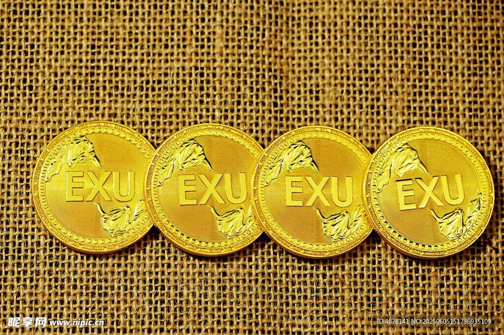四枚金色EXAU纪念币展示