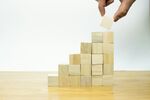 手搭积木阶梯迈向新高度