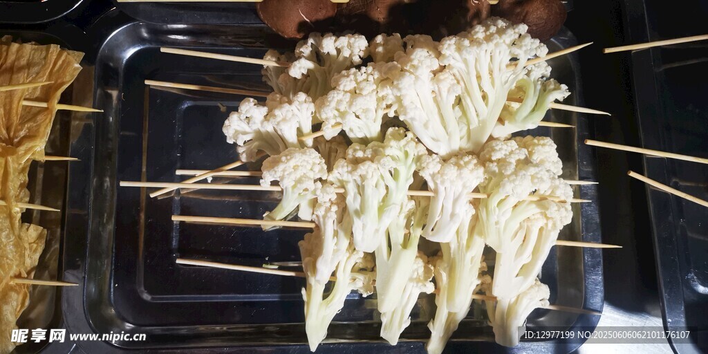 烤串上的鲜嫩白花菜