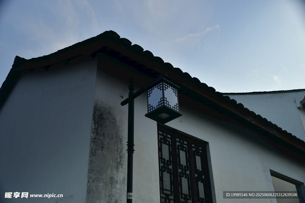中式建筑屋檐灯笼墙面