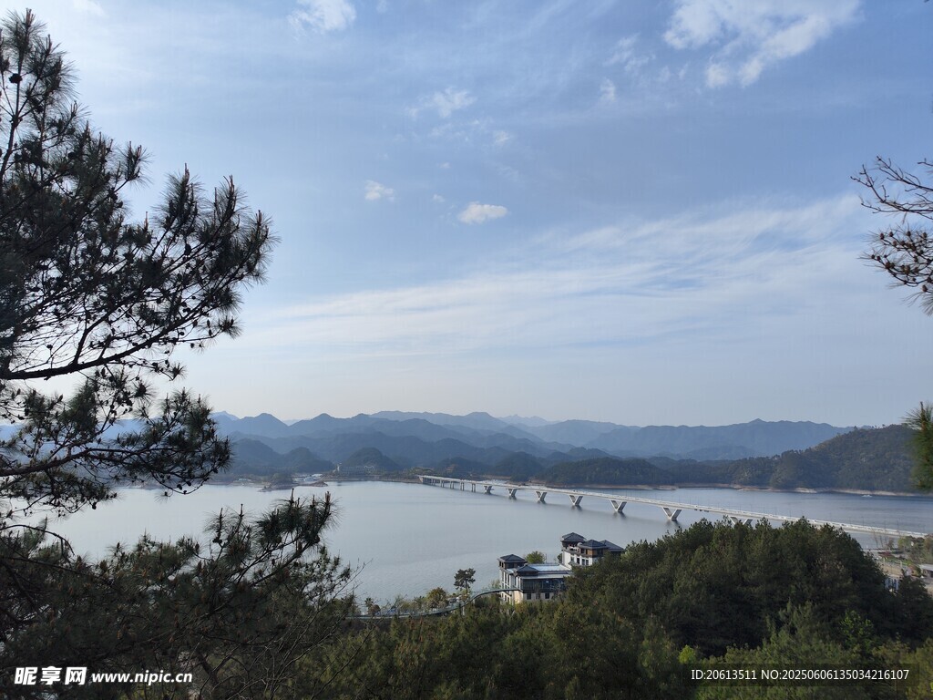 千岛湖远眺