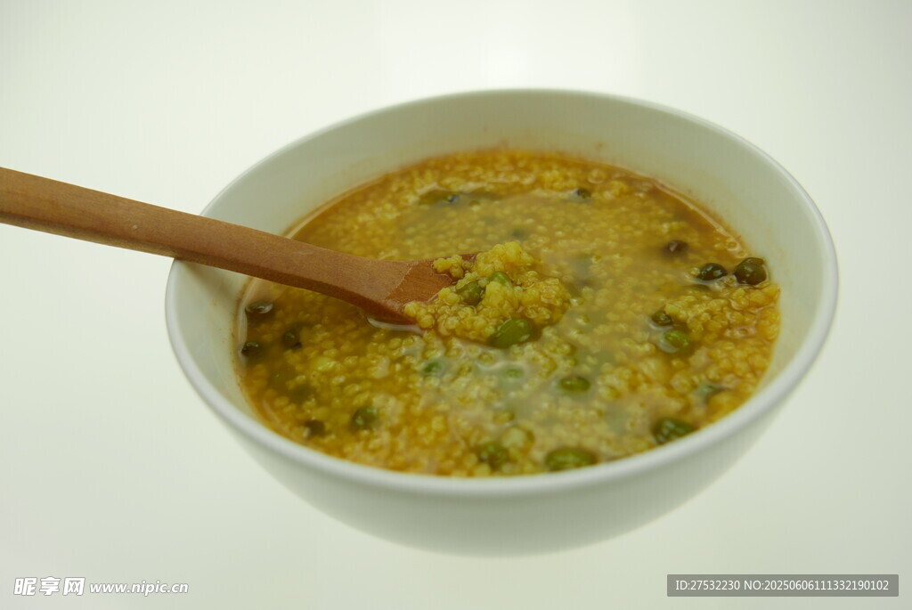 一碗美味的小米绿豆粥