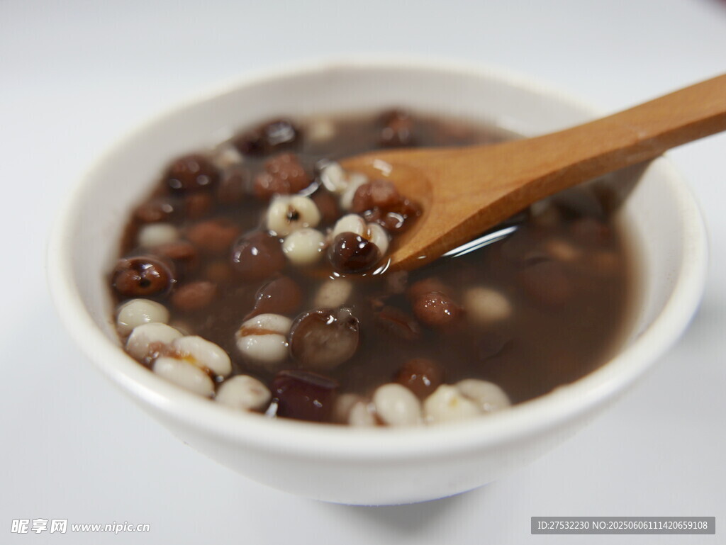 一碗美味的红豆薏仁汤