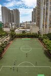 城市中的绿茵足球场