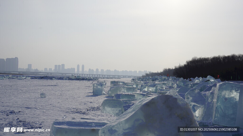 冬日冰面景象