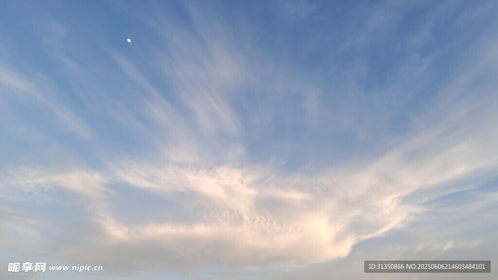 梦幻天空中的绚丽云彩