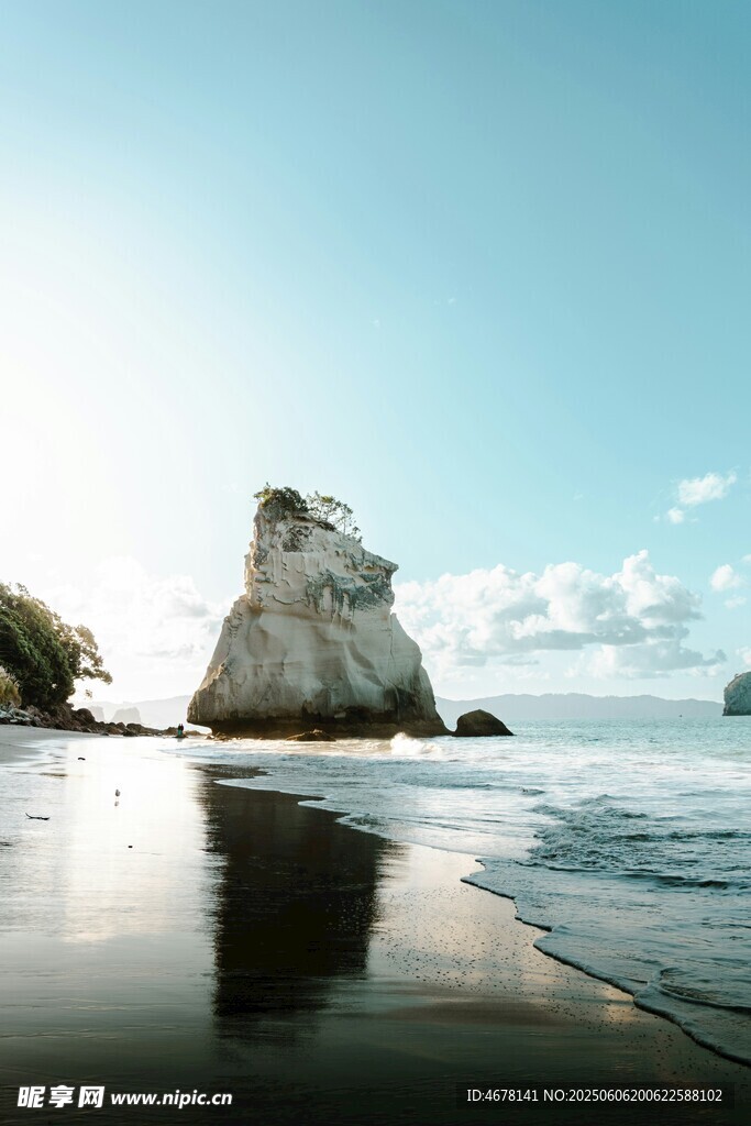 海边孤岩美景