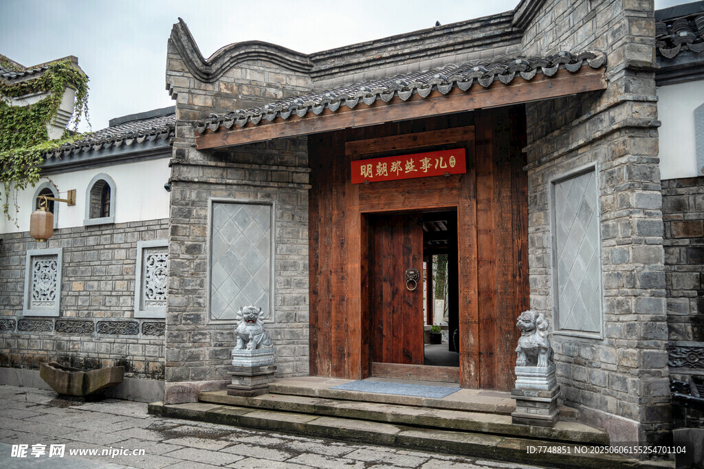中式传统古宅大门景观