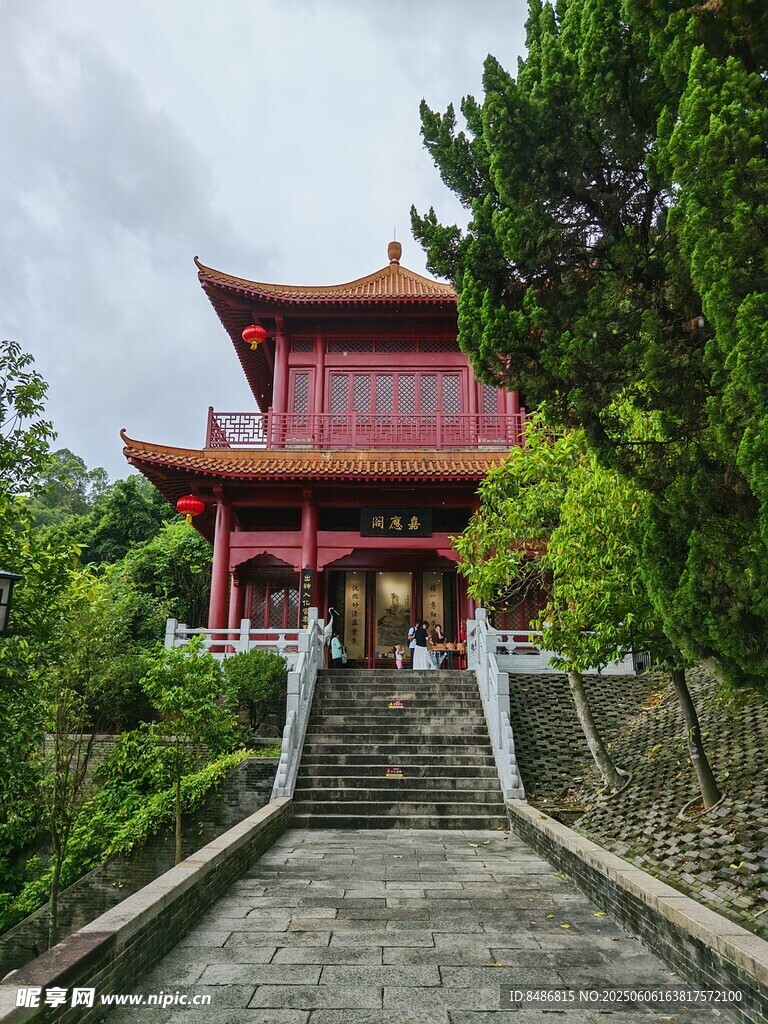 山间红亭石阶景