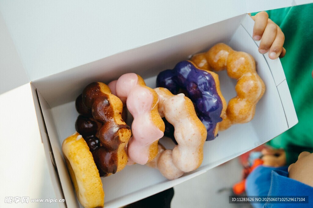多彩美味甜甜圈待品尝
