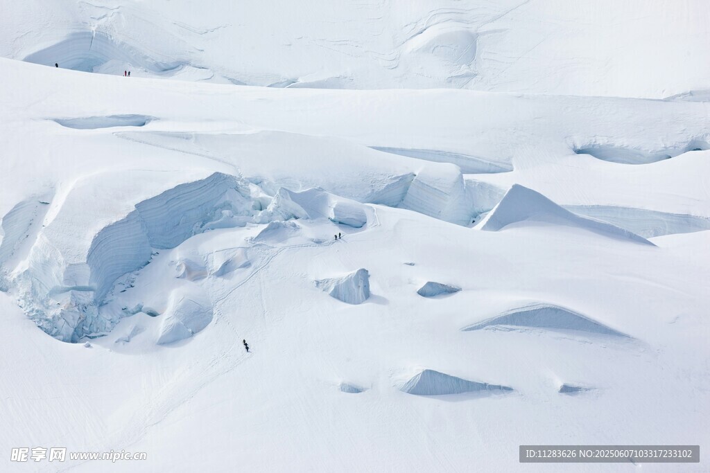 雪山壮丽景观