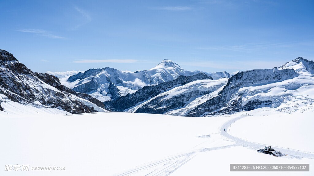 雪山壮丽风光