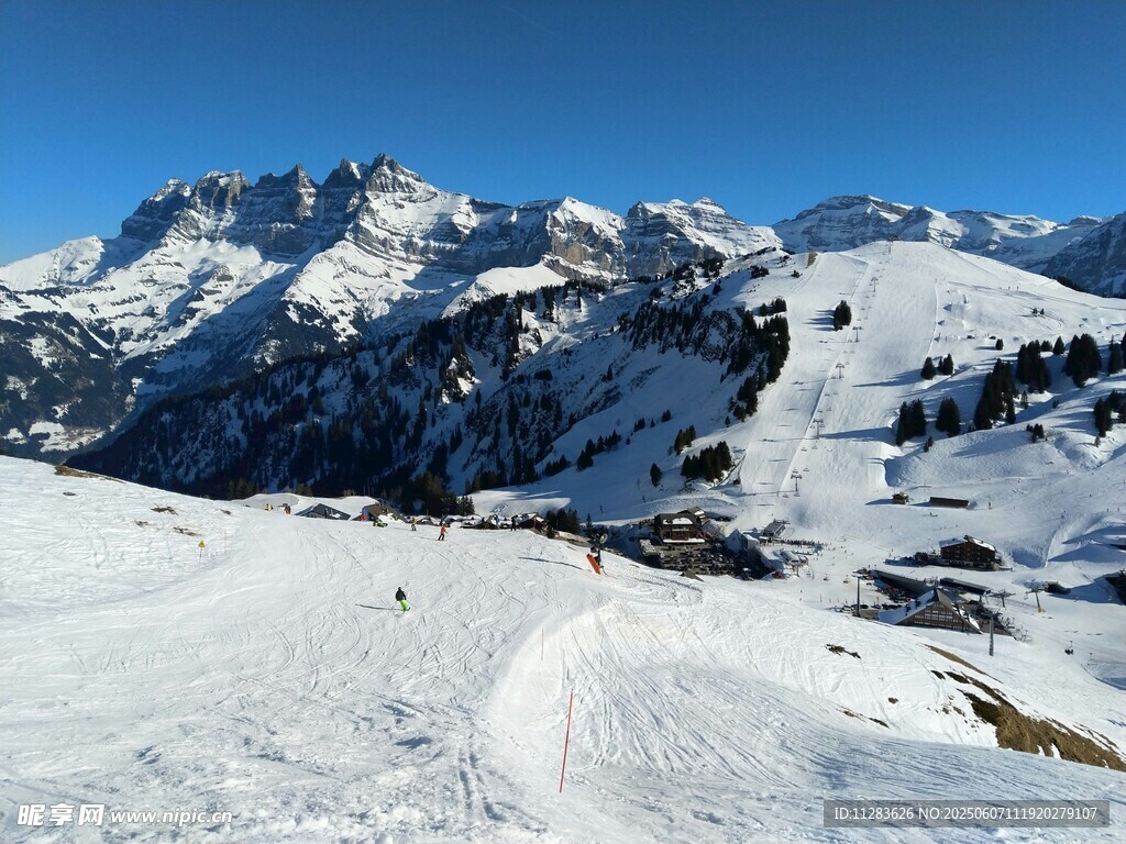 雪山壮丽景致