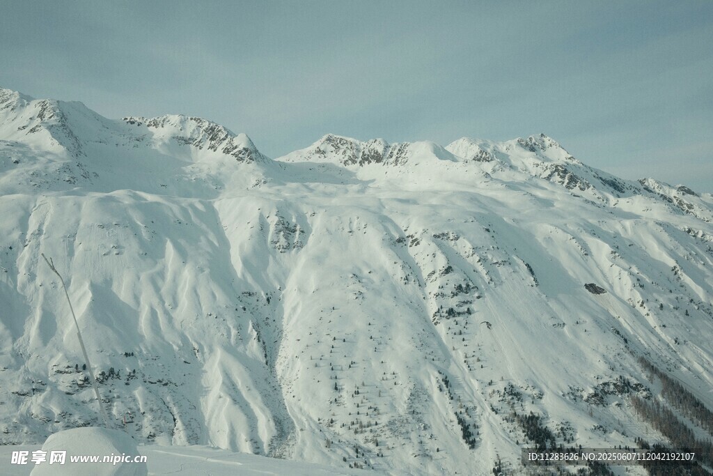 壮丽雪山景观
