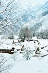 雪覆山村美景