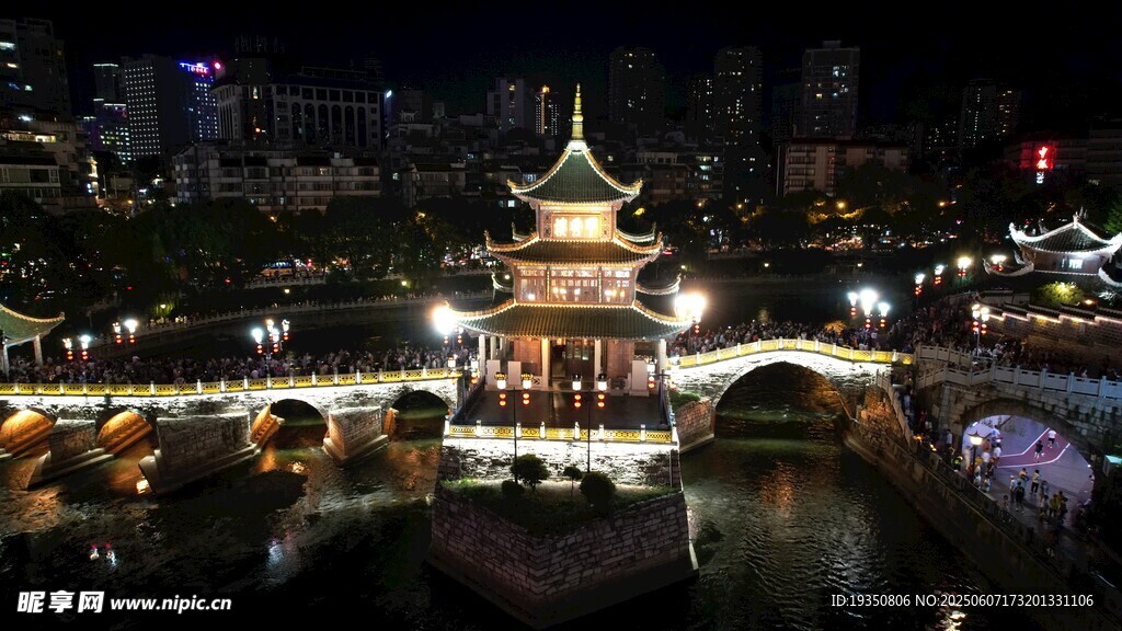 夜晚河畔古亭璀璨夜景
