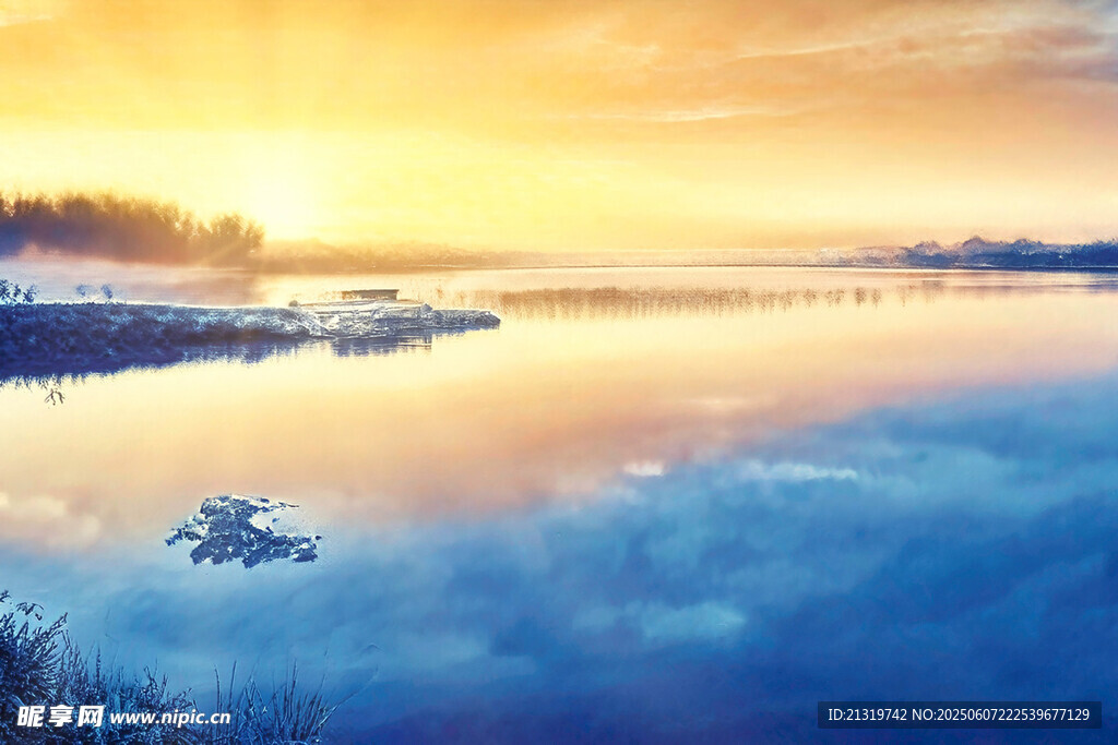 湖畔日出美景