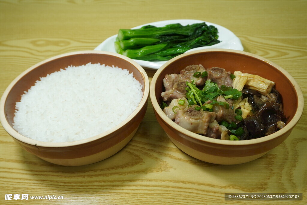 钵子豉钵子菌菇排骨饭套餐