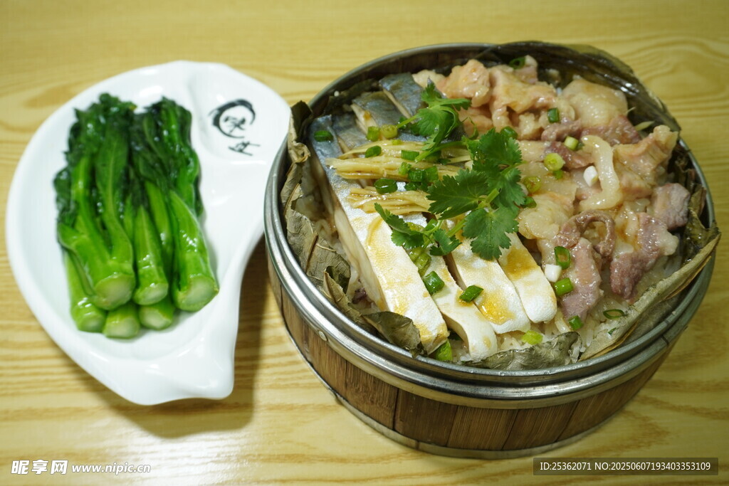 荷香鲳鱼干花腩蒸饭