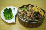 美味排骨饭配清炒青菜