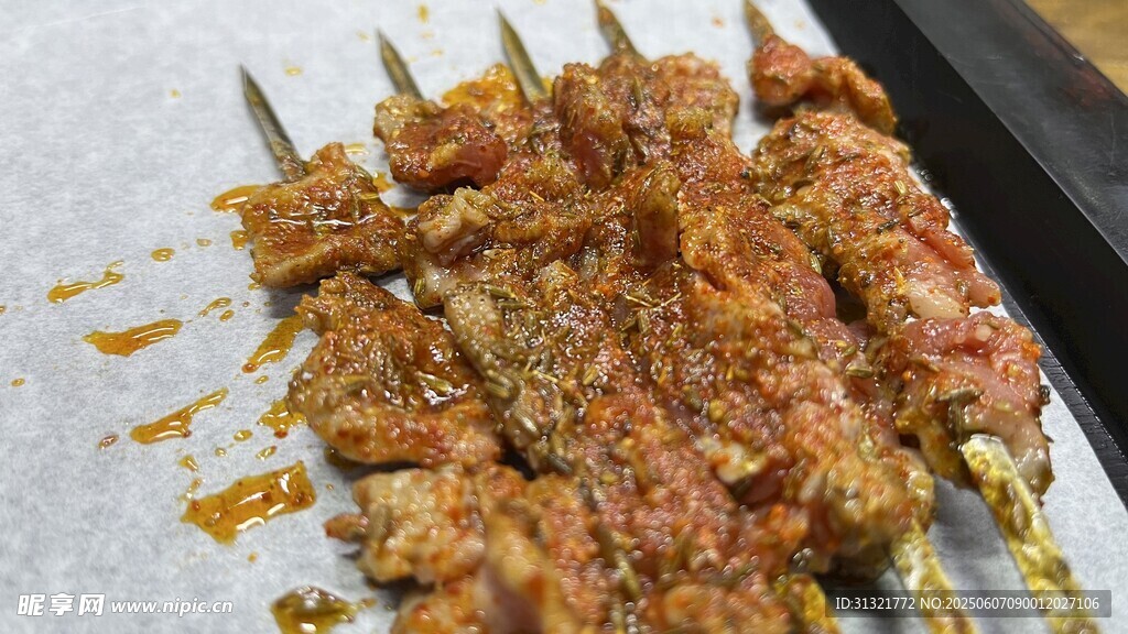 美味烤肉串诱人呈现鹤岗三分熟