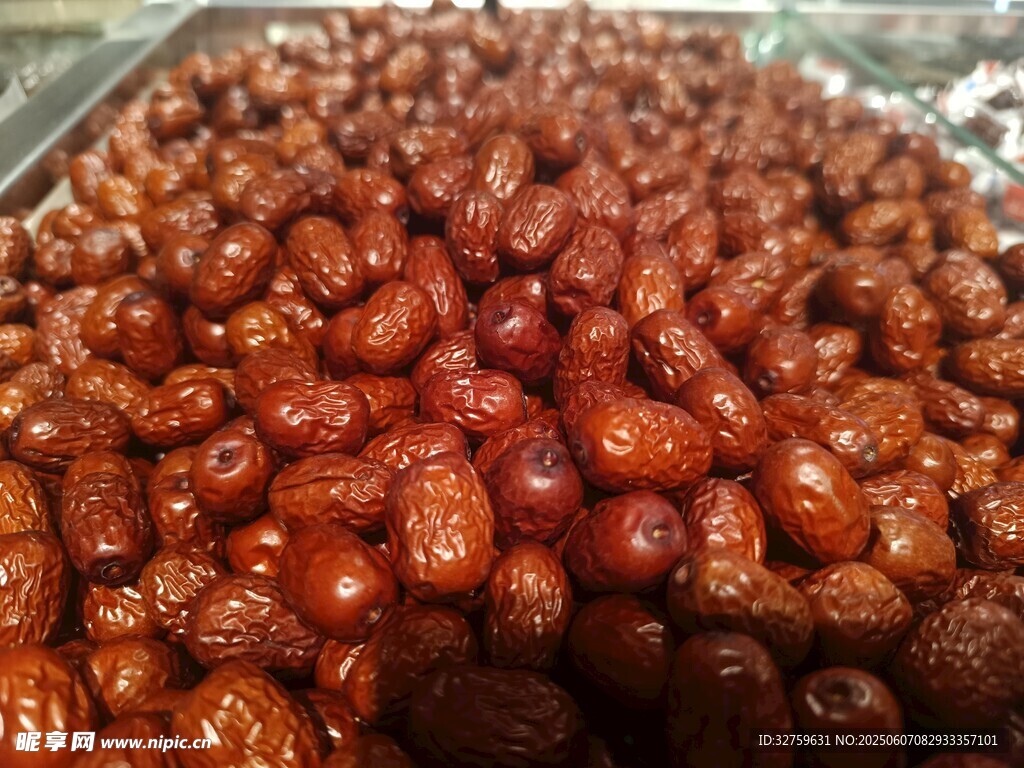 饱满红枣堆成诱人景象