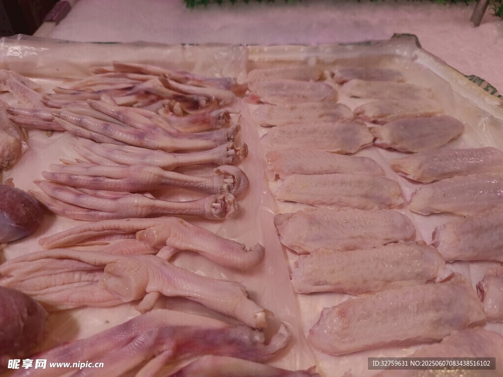 新鲜猪肉切片展示