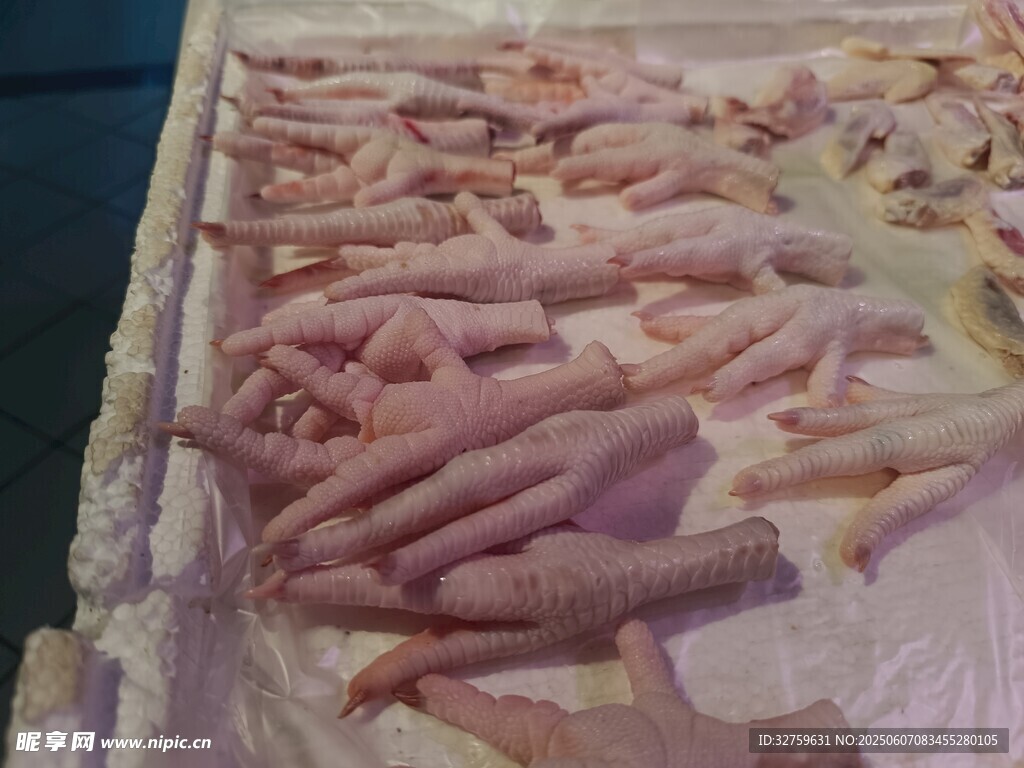新鲜鸡爪待售