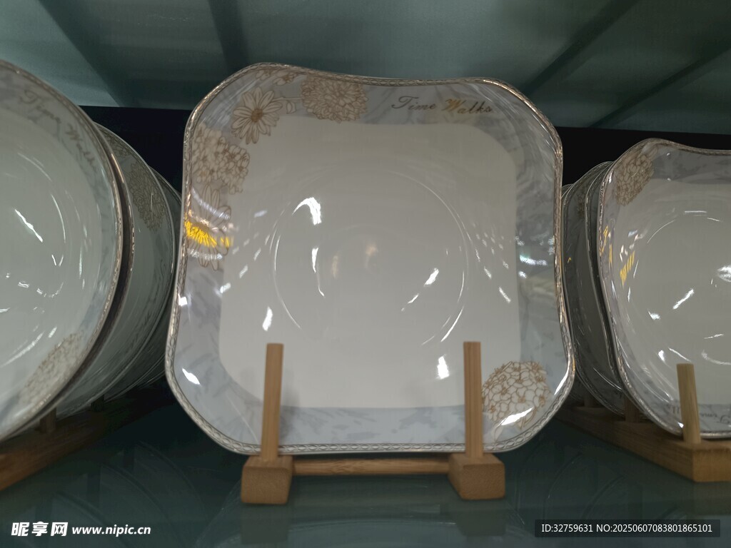 瓷盘