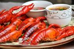 美味小龙虾配特色蘸料