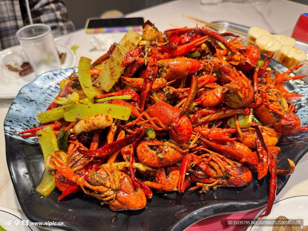 香辣美味小龙虾拼盘