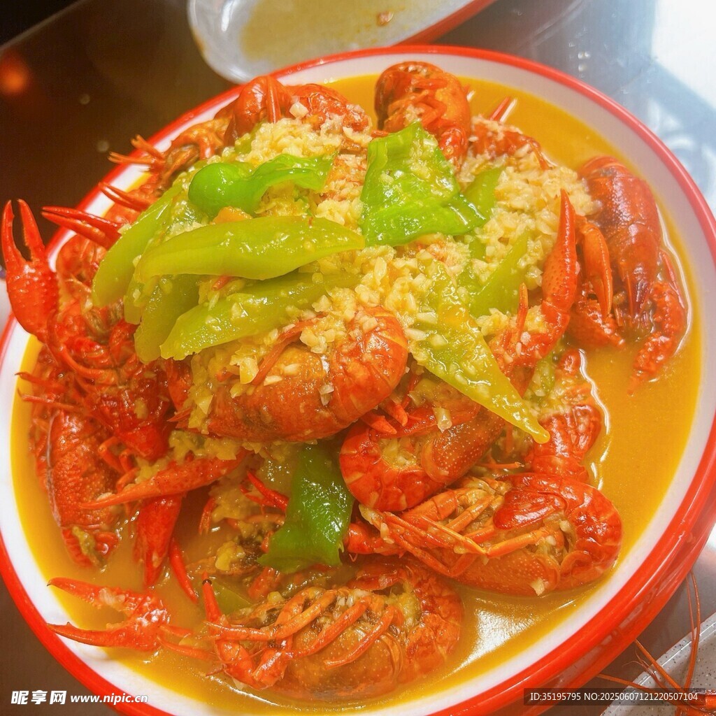 美味蒜蓉小龙虾诱人呈现
