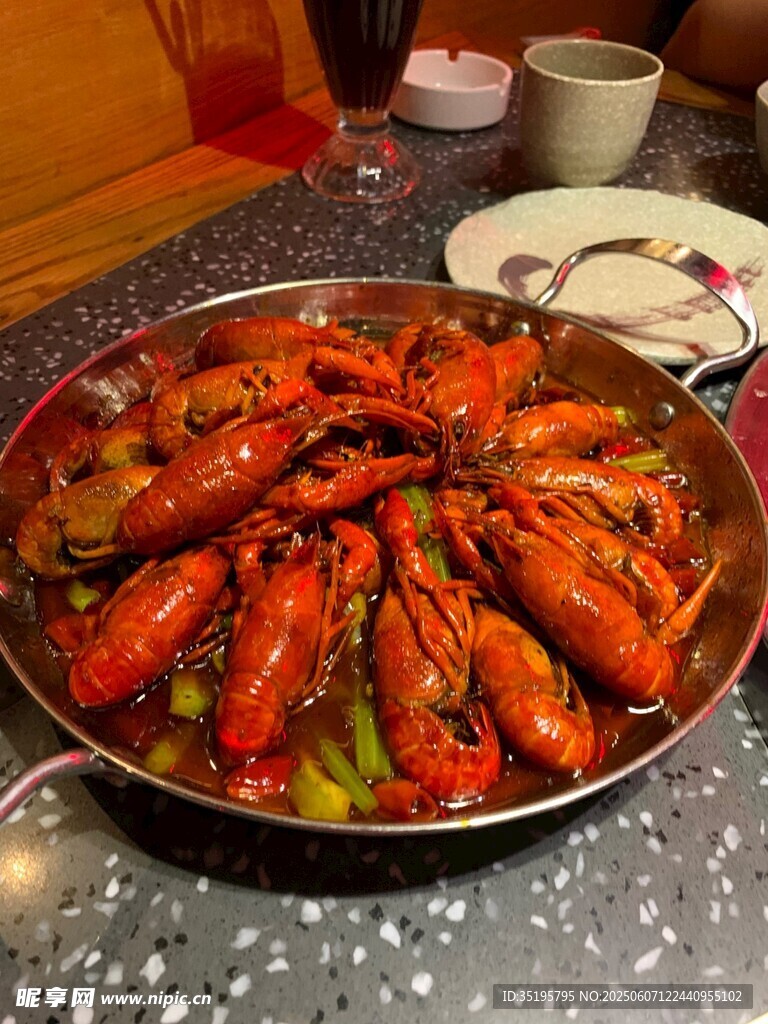 美味小龙虾大餐上桌啦
