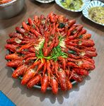 美味小龙虾拼盘诱人上桌
