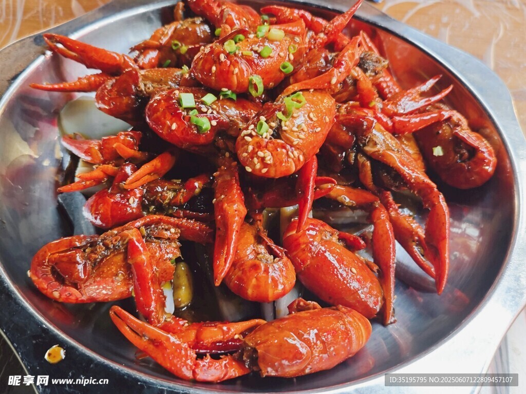 美味小龙虾一盘