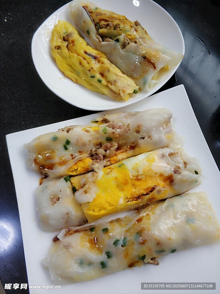 美味早餐肠粉与煎蛋