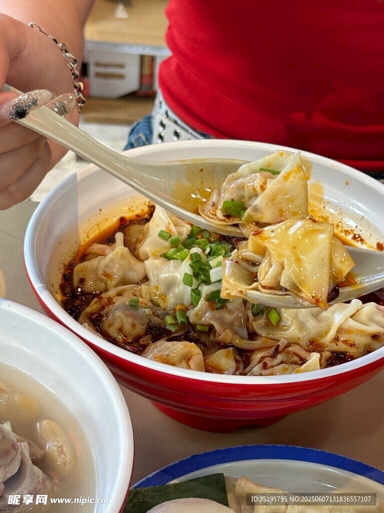 美味丰盛的特色面食一碗
