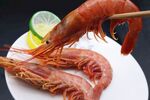 鲜美食材柠檬配大虾