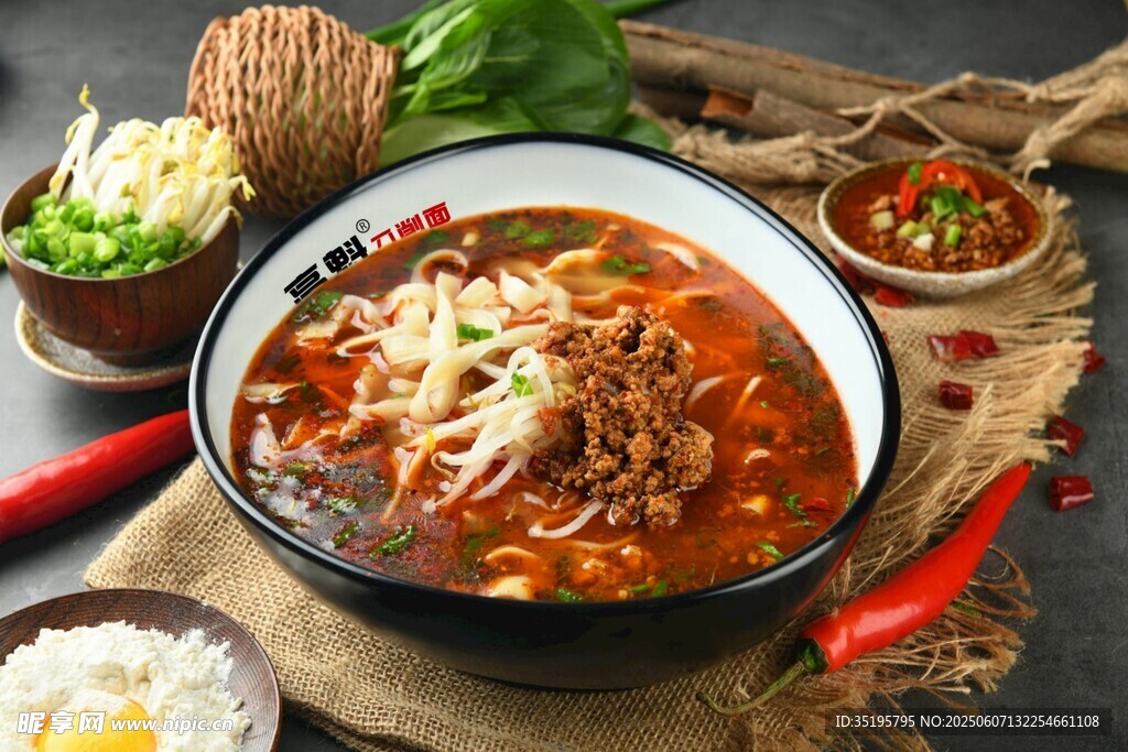 美味牛肉汤锅诱人呈现