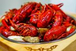 美味小龙虾诱人盘中餐