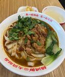 美味牛肉拉面配清爽配菜