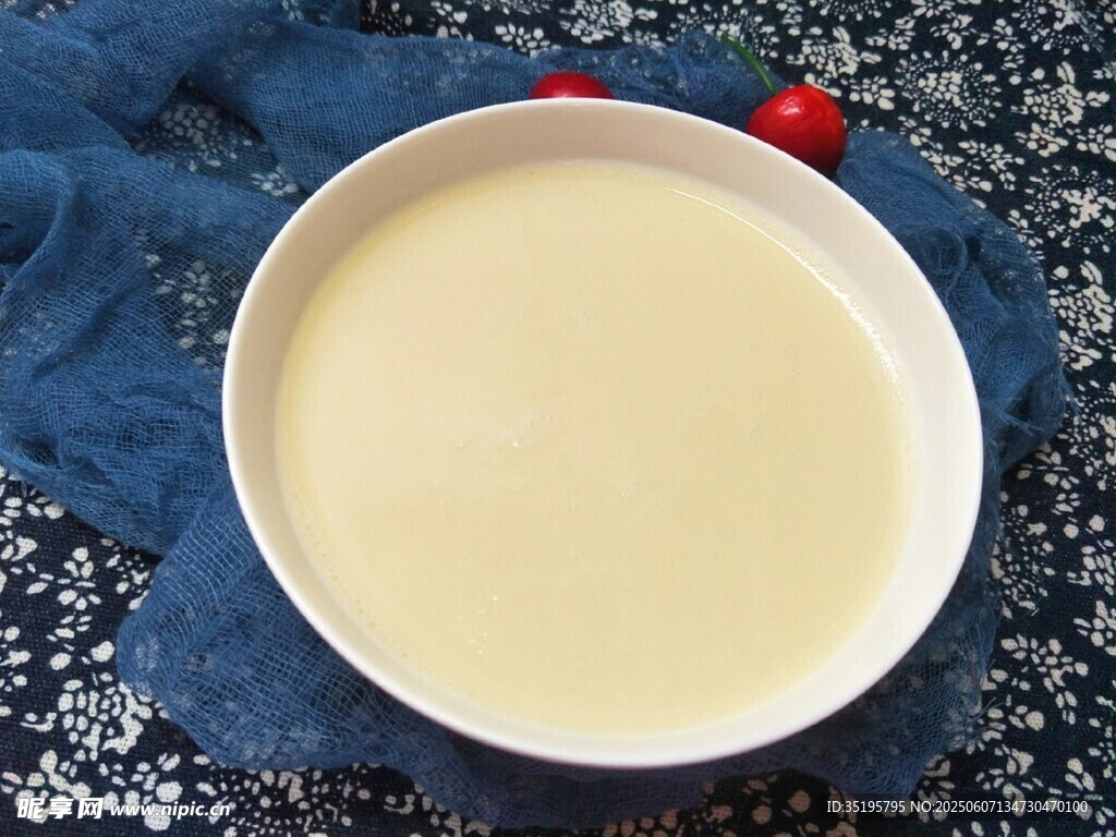 一碗香浓的白色液体
