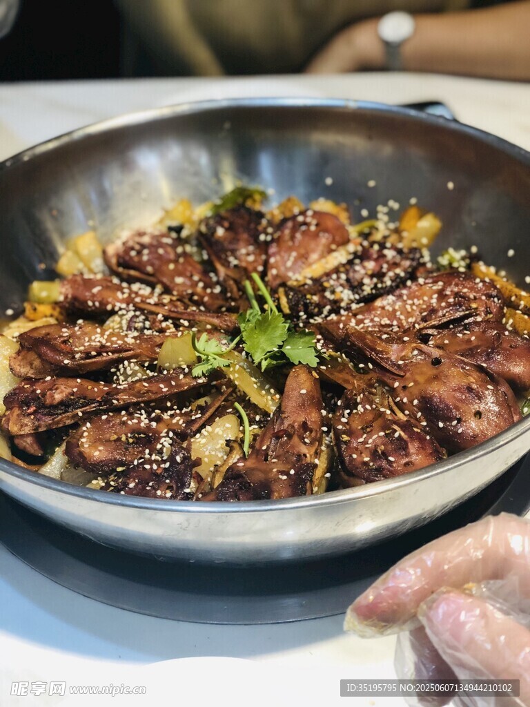 美味干锅食材丰富诱人