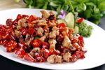 香辣可口的红椒炒鸡肉