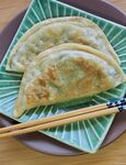 美味煎饺配筷