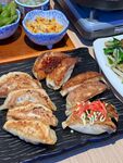 日式烤鸡肉及配菜拼盘
