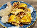 美味蛋包饭与配菜组合