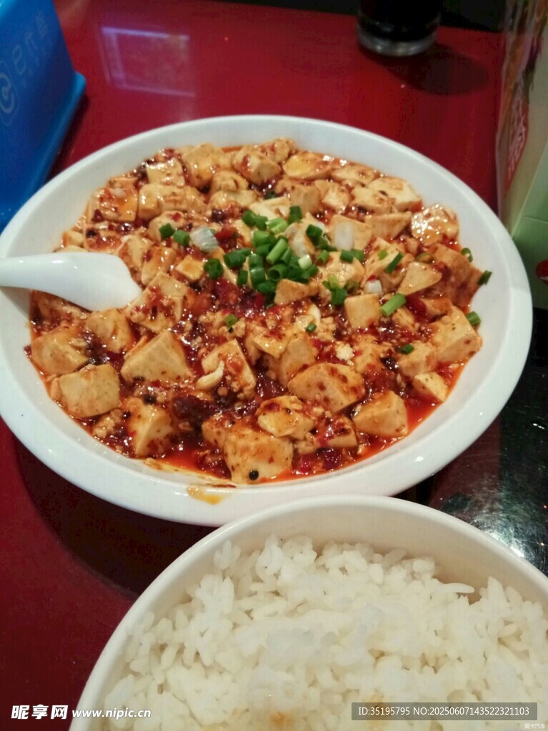 麻婆豆腐配米饭